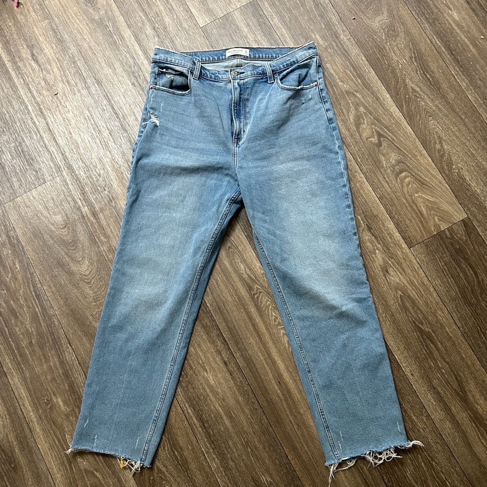 Abercrombie Women’s Ankle Straight Ultra High Rise Size 33/16L